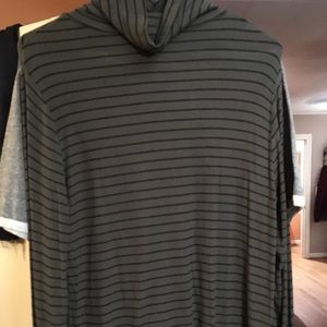 Mossimo Women’s Turtleneck long sleeve striped.